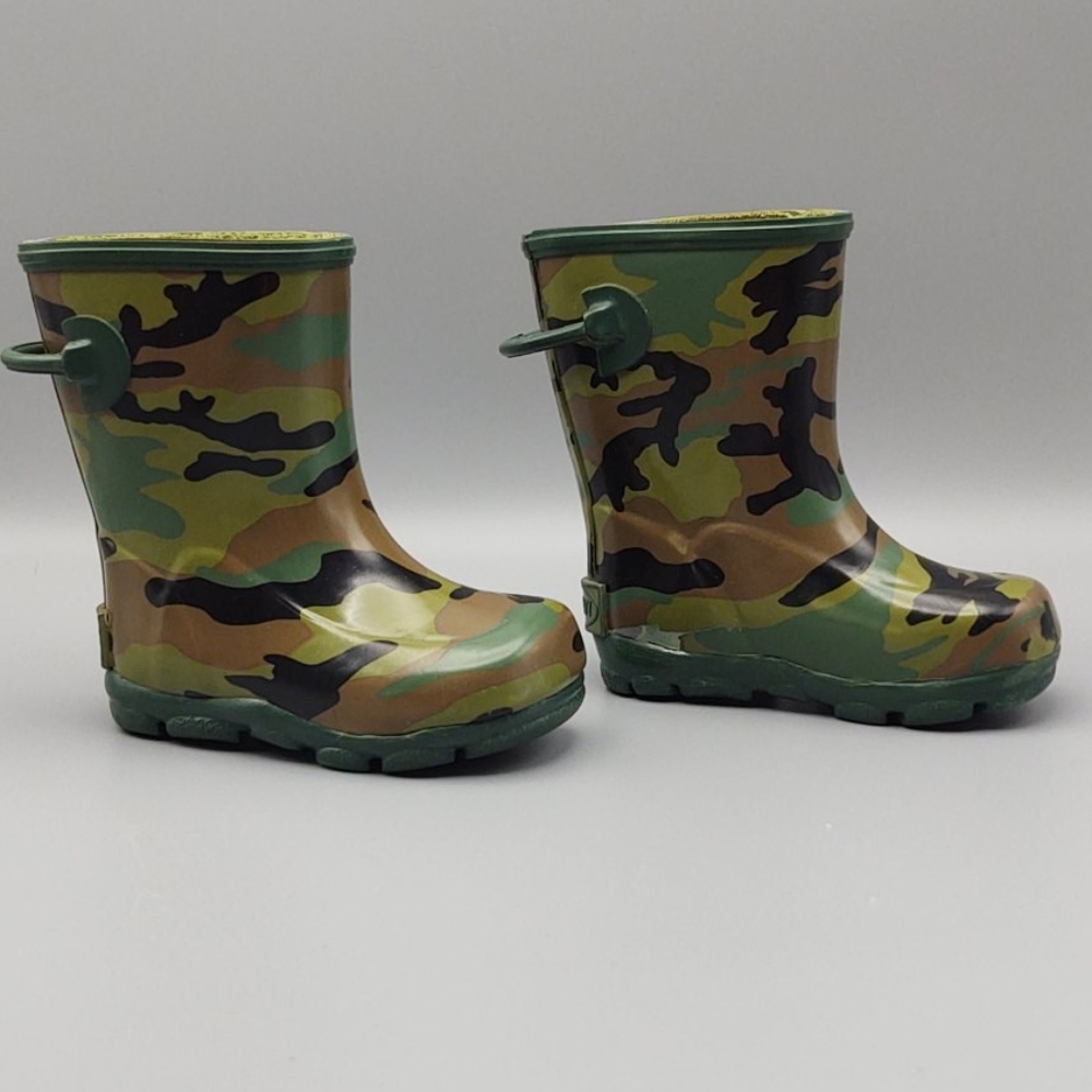 Old Navy camouflage rain boots sz.18-24 mo.